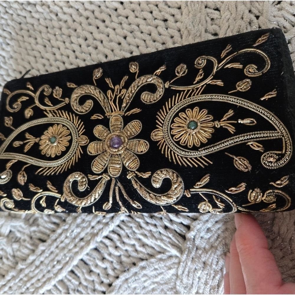 Vintage Sudha Velvet Clutch - Picture 10 of 12